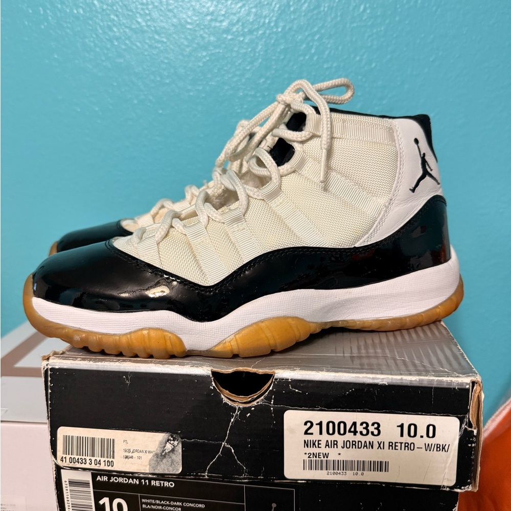 Air Jordan 11 Retro Shoes in White/Black/Gum.  2000 OG